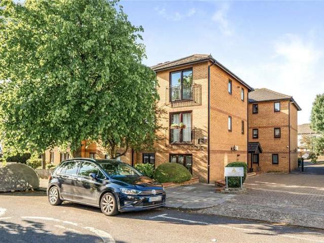 Flat for sale in Palmers Green, Greater London