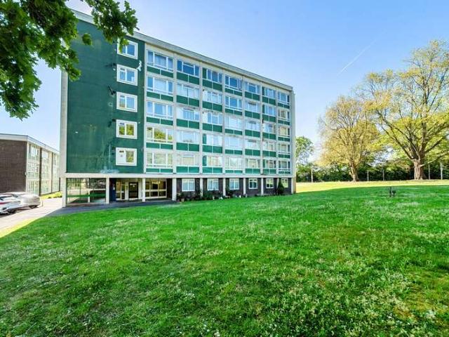 Flat for sale in Bracknell