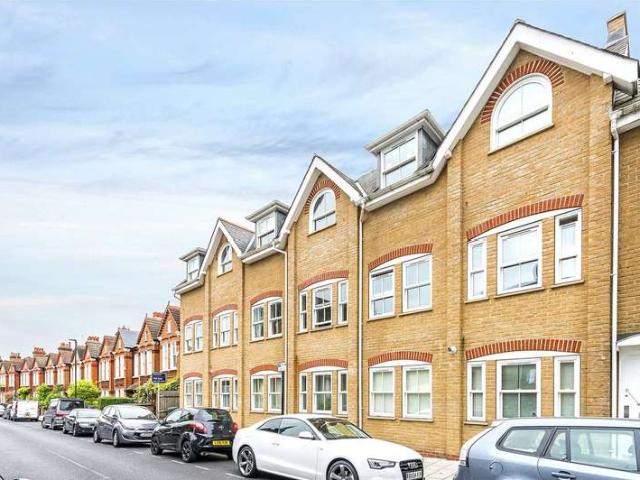 Flat for sale in Herne Hill, Greater London