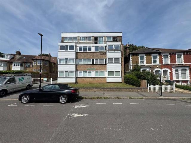 Flat for rent in Wood Green, London Borough of Haringey