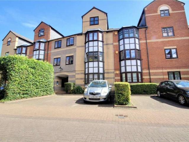 Flat for sale in Reading