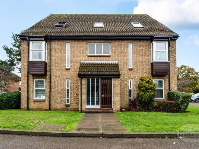 Flat for sale in Slyfield, Westborough
