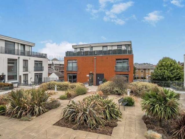 Flat for sale in Row Town, Surrey