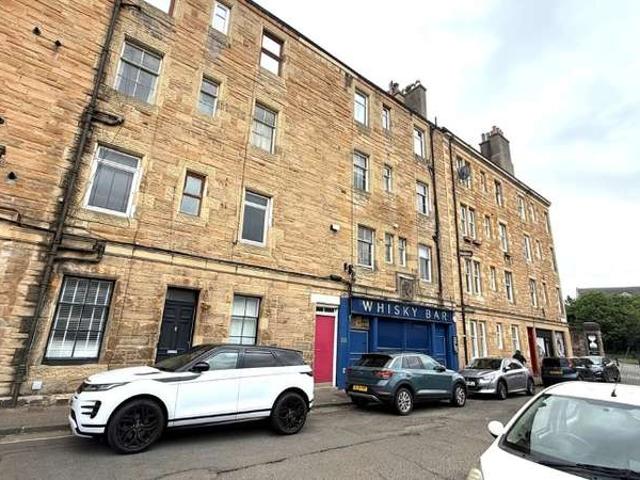 Flat for sale in Southside, Scotland