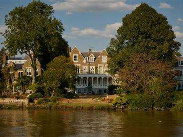 Apartment for sale in London Borough of Hounslow, Strand