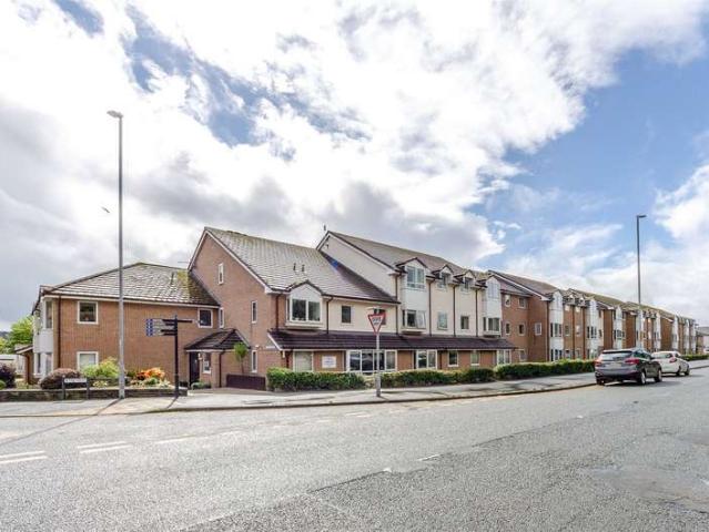 Flat for sale in Llandudno, Wales