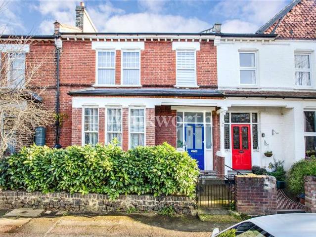 Flat for sale in Harringay, Greater London