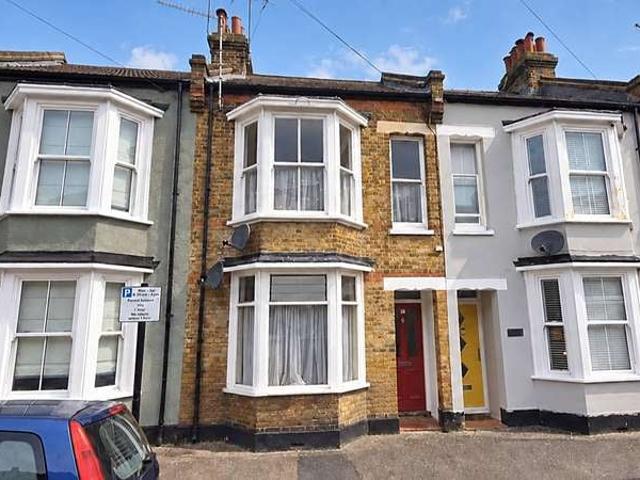 Flat for sale in Oxenden, The Bridge