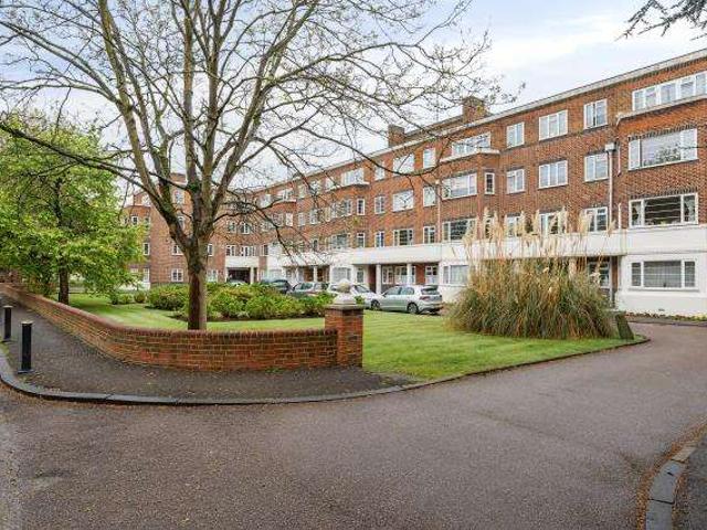 Flat for sale in North Sheen, Greater London