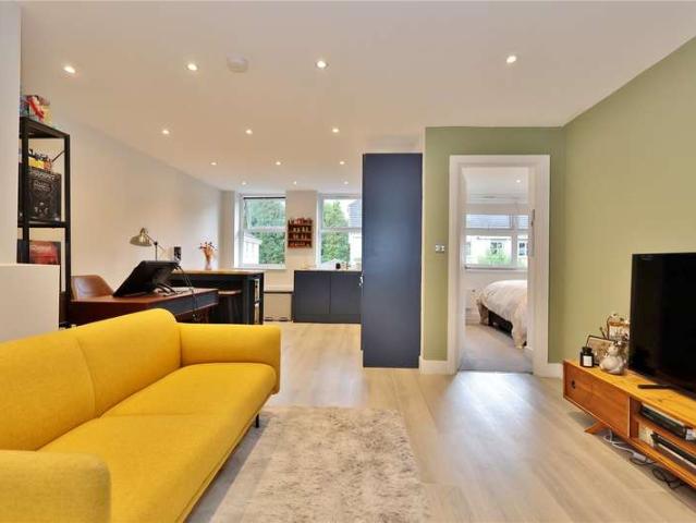 Flat for sale in Woking, Surrey
