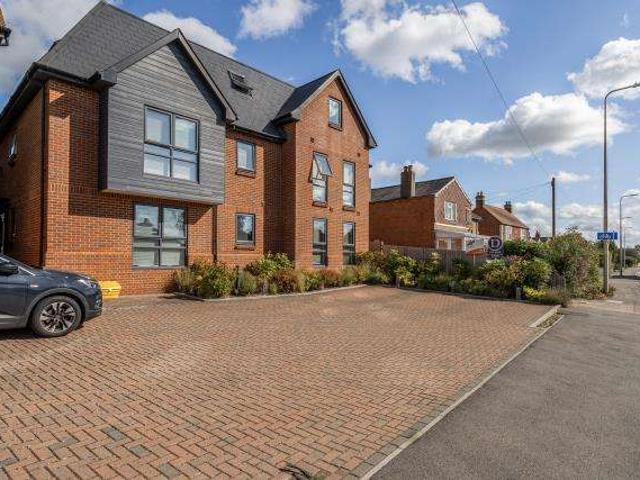 Flat for sale in Thatcham, West Berkshire