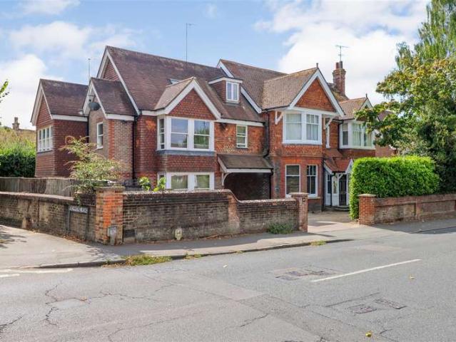 Flat for sale in Littlehaven, Horsham