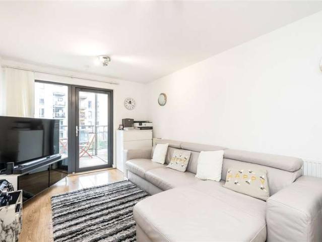 Flat for sale in Canning Town, Greater London