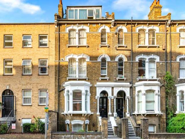 Flat for sale in Kentish Town, Greater London