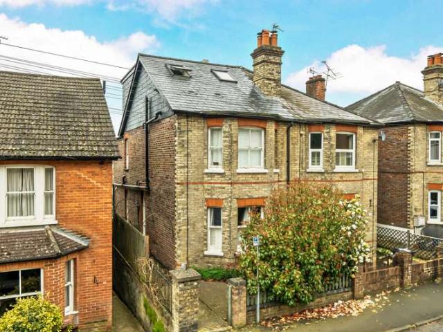 Flat for sale in Holloway Hill, Fole