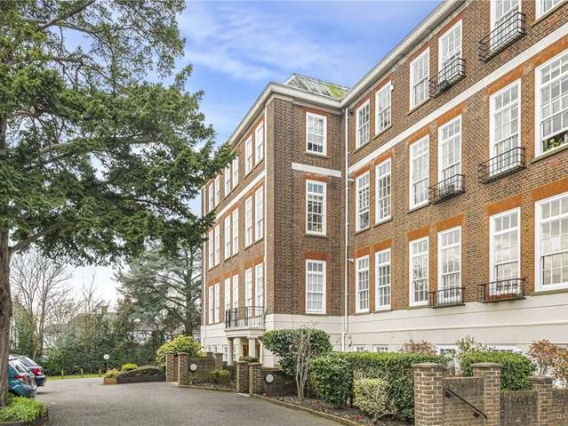 Flat for sale in New Southgate, Greater London