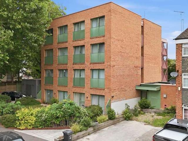 Flat for sale in Wanstead, Greater London
