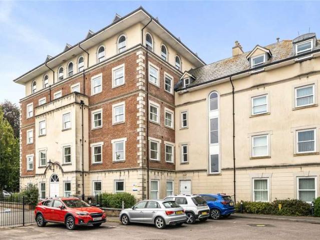 Flat for sale in Dorchester, Dorset