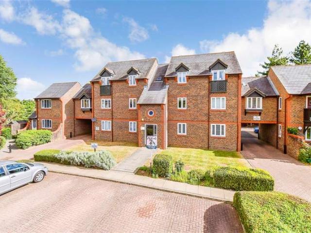 Flat for sale in Brook Street, Bourne Vale