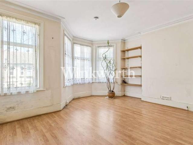 Flat for sale in Greater London