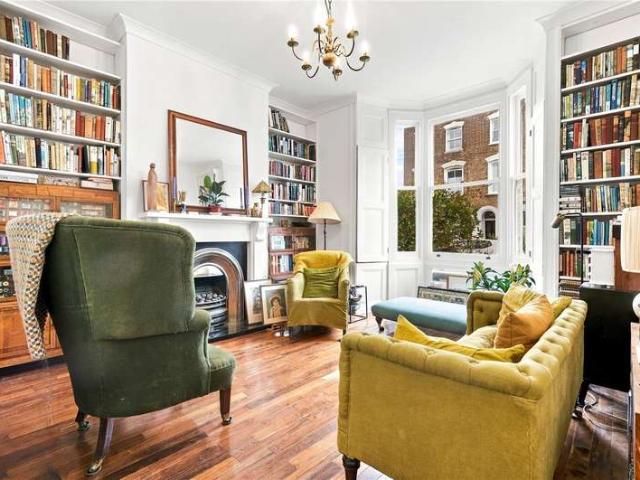 Flat for sale in London Borough of Hackney, Greater London