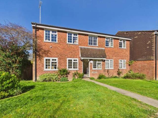 Flat for sale in Wickhurst Green, Horsham