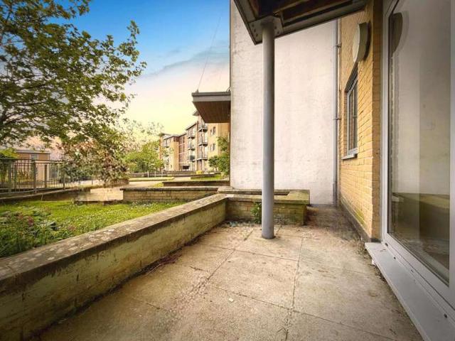 Flat for sale in Easthampstead, Bracknell