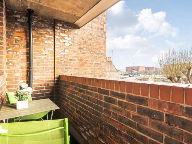 Flat for sale in Hotwells, Feckenham