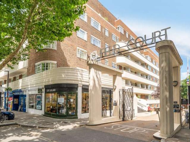 Flat for sale in North Sheen, Greater London