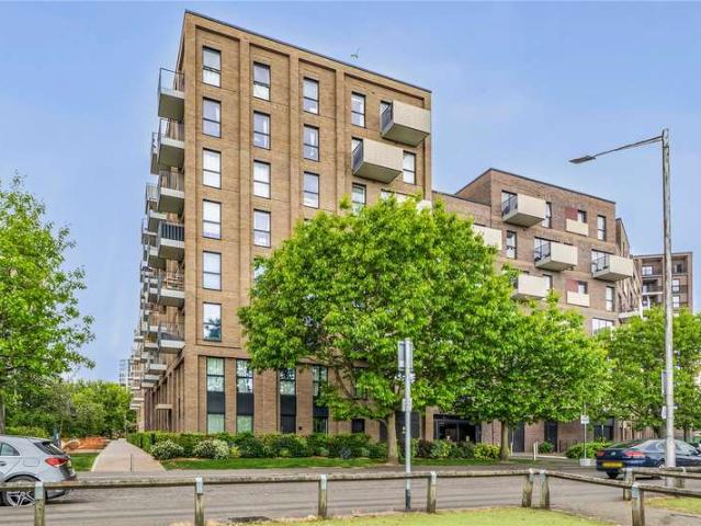 Flat for sale in Newtown, Reading