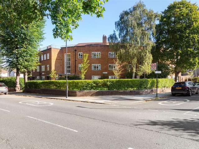 Flat for sale in Dulwich, Greater London