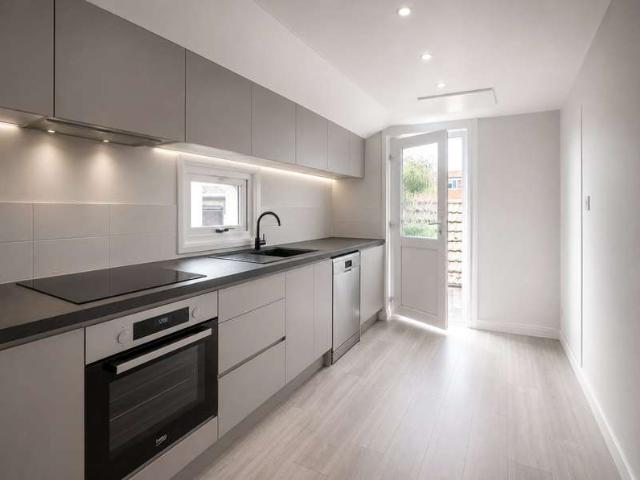 Flat for rent in Southborough, Sandown Park