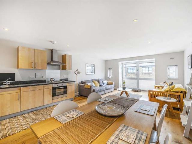 Flat for rent in Kingston Upon Thames, Norbiton