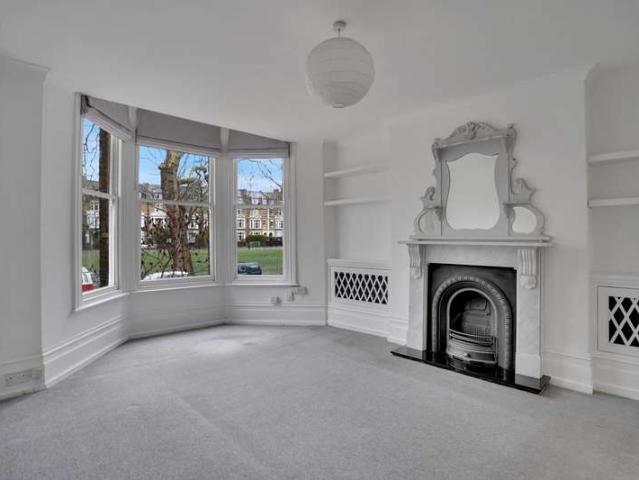 Flat for sale in East Dulwich, Greater London