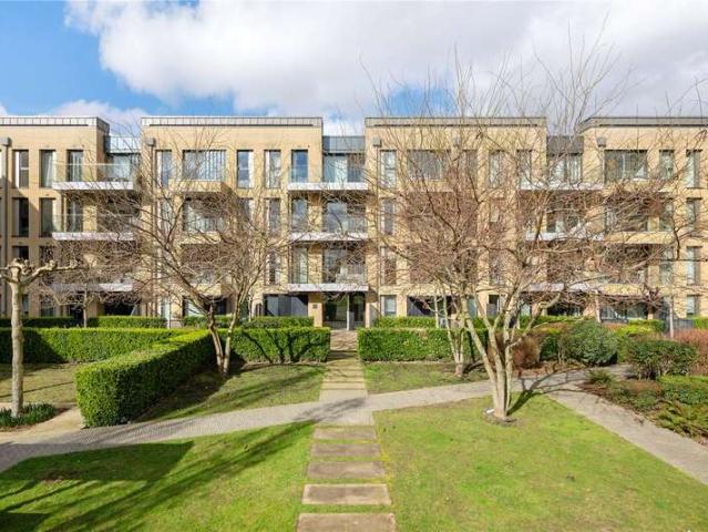 Flat for sale in Fulham, Greater London