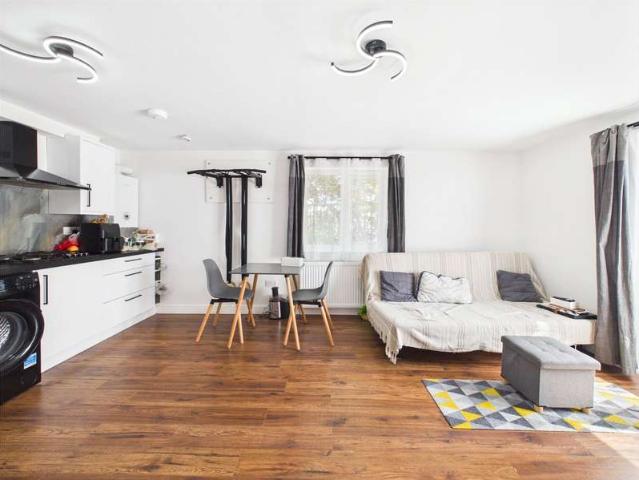 Flat for sale in Feckenham, City Of Bristol