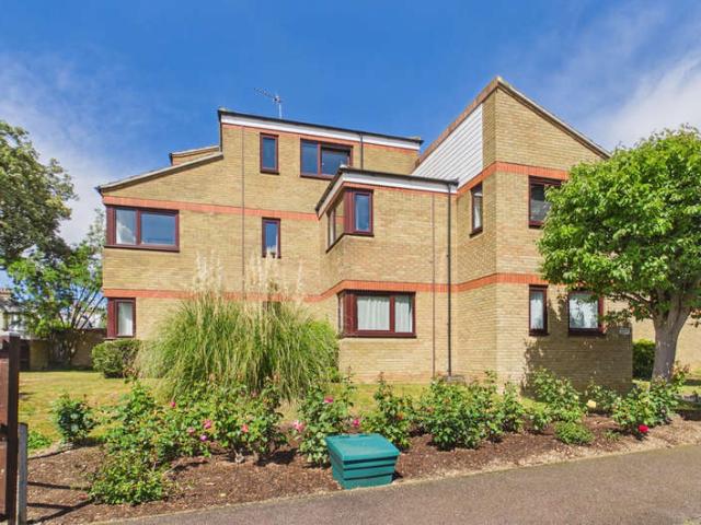 Flat for sale in Petersfield, Cambridge