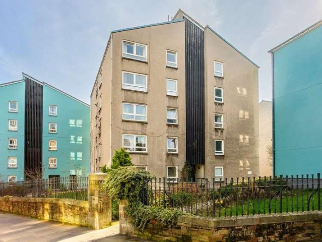 Flat for sale in Southside, Scotland