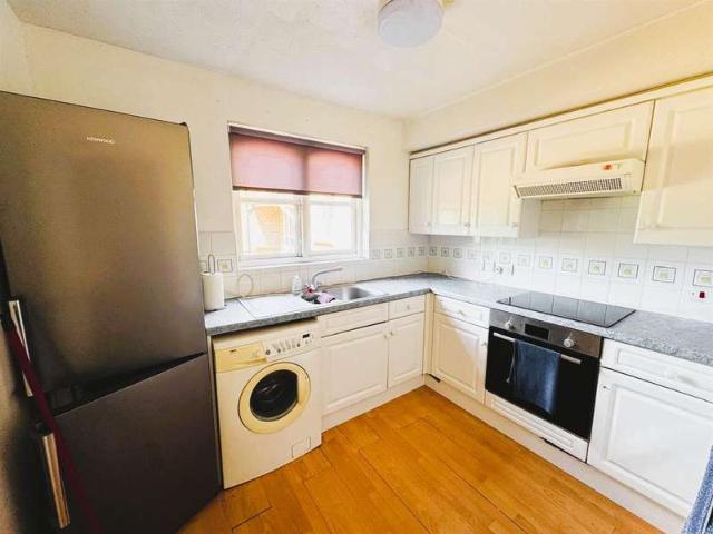 Flat for sale in London Borough of Hounslow, Osterley