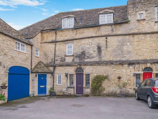 Flat for sale in Chesterton, Fossebridge