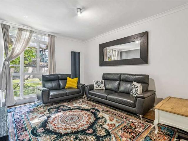 Flat for sale in Bayswater, Greater London