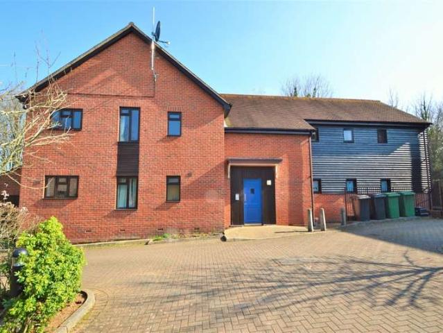 Flat for sale in South Wonston, Hampshire