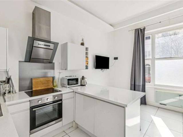 Flat for sale in Bayswater, Greater London