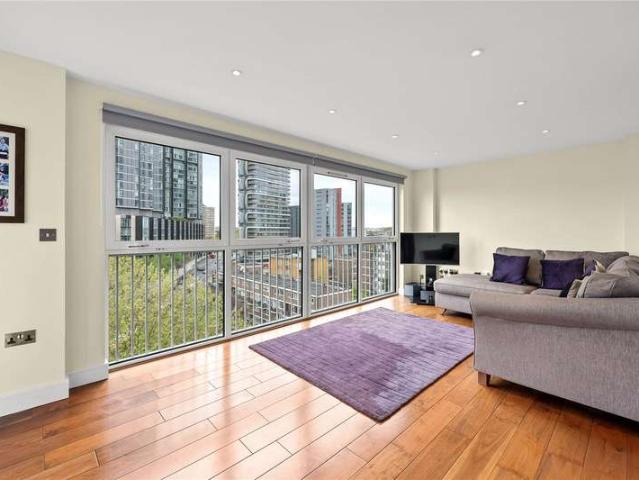 Flat for sale in Hoxton, Greater London