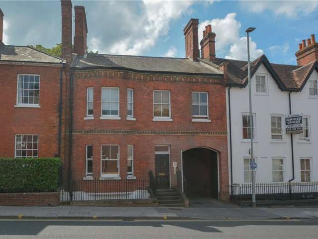 Flat for sale in Emmbrook, Wokingham