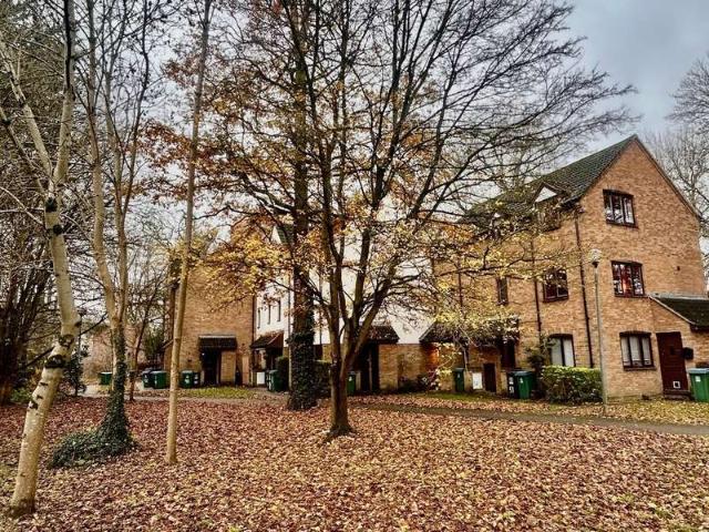 Flat for sale in North Watford, Hertfordshire