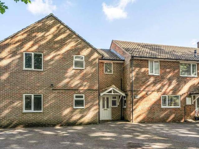 Flat for sale in Sulhamstead, Burghfield Common