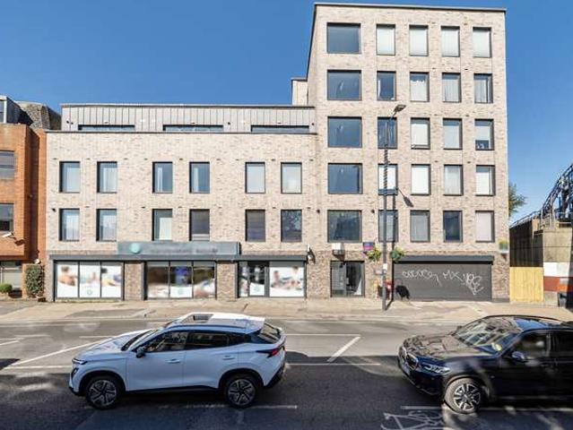 Flat for sale in Pinner, Greater London
