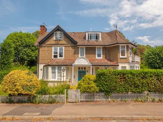 Flat for sale in Royal Borough of Kingston upon Thames, Greater London