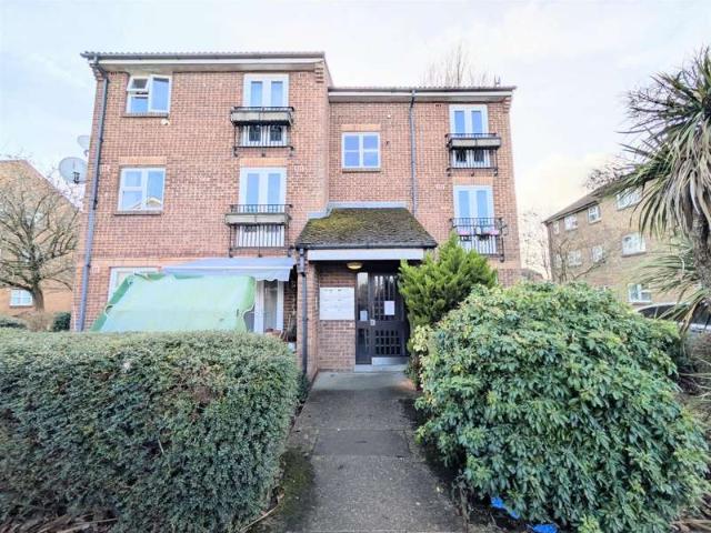 Flat for sale in Slough